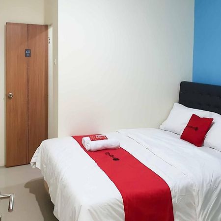 Reddoorz At Mayjen Sungkono Surabaya Ngoại thất bức ảnh