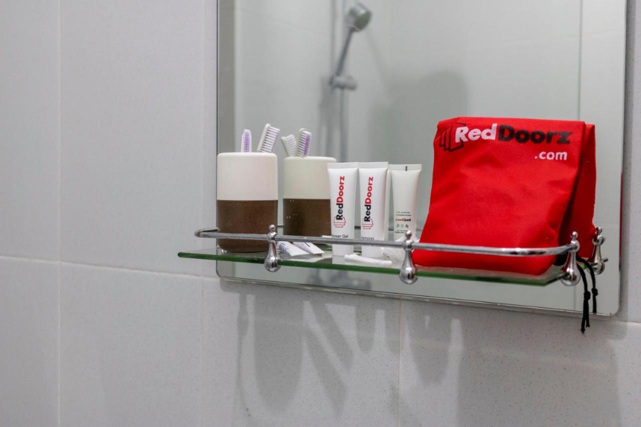 Reddoorz At Mayjen Sungkono Surabaya Ngoại thất bức ảnh