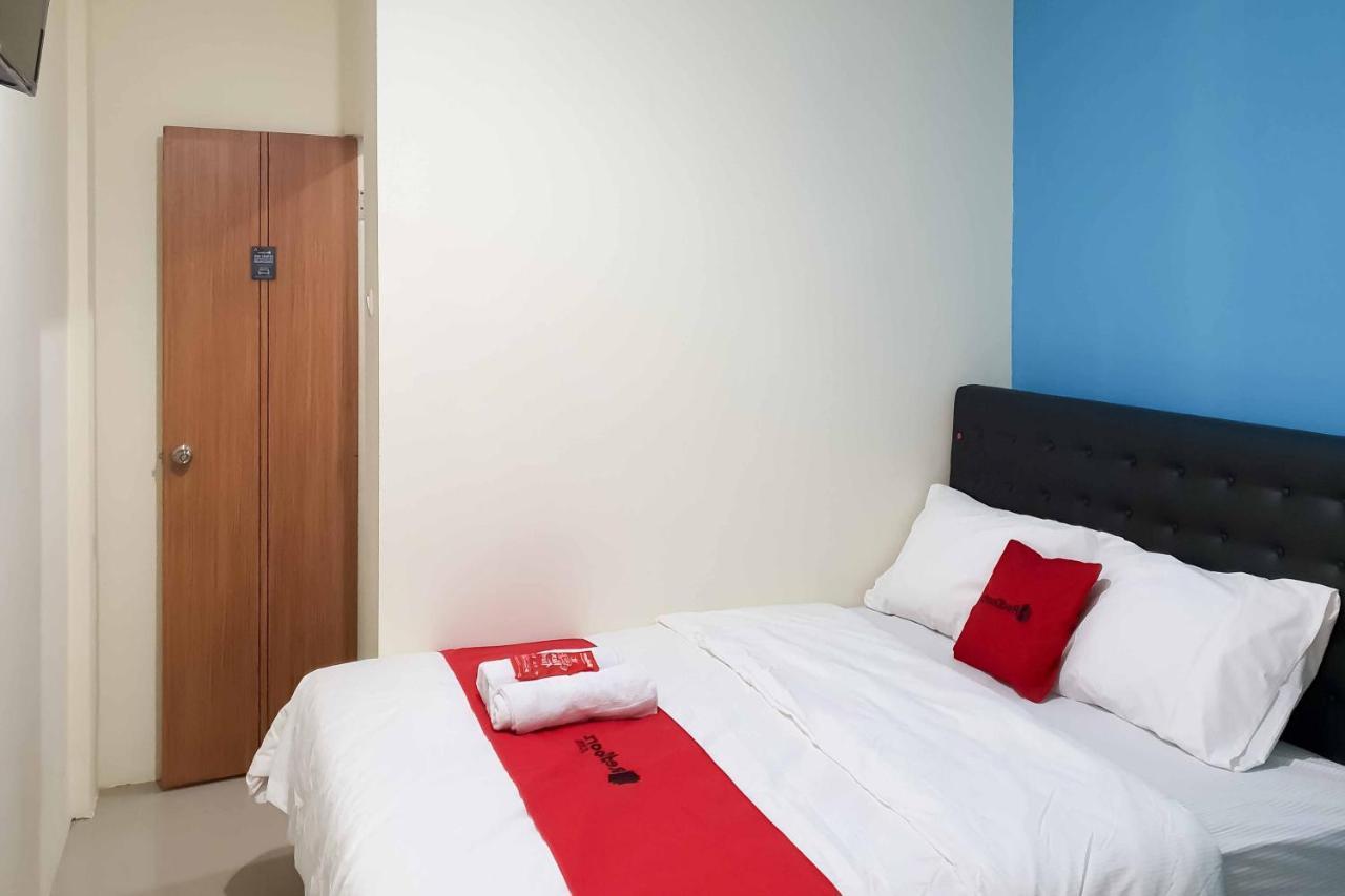 Reddoorz At Mayjen Sungkono Surabaya Ngoại thất bức ảnh
