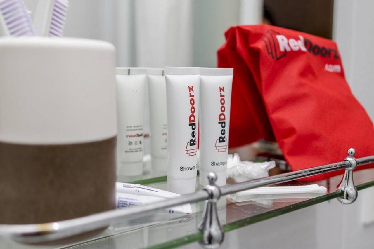 Reddoorz At Mayjen Sungkono Surabaya Ngoại thất bức ảnh